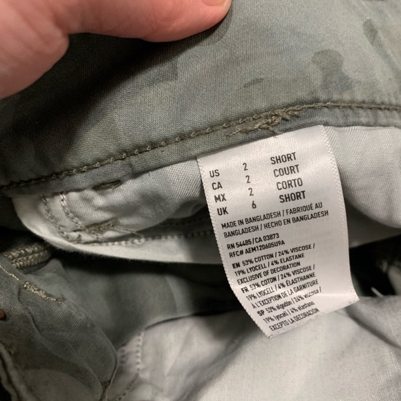 American Eagle high rise cropped jegging size 2 short camouflage print - Picture 5 of 9